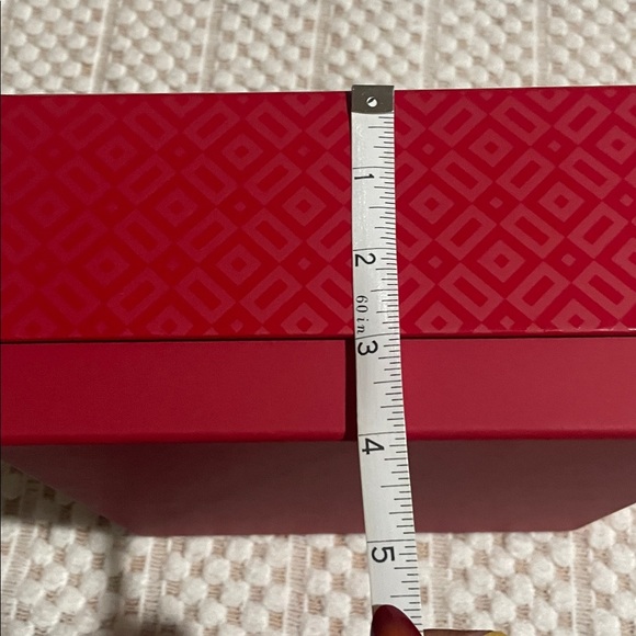 Christian Dior Limited Edition Red and Gold Gift Box - Picture 10 of 10